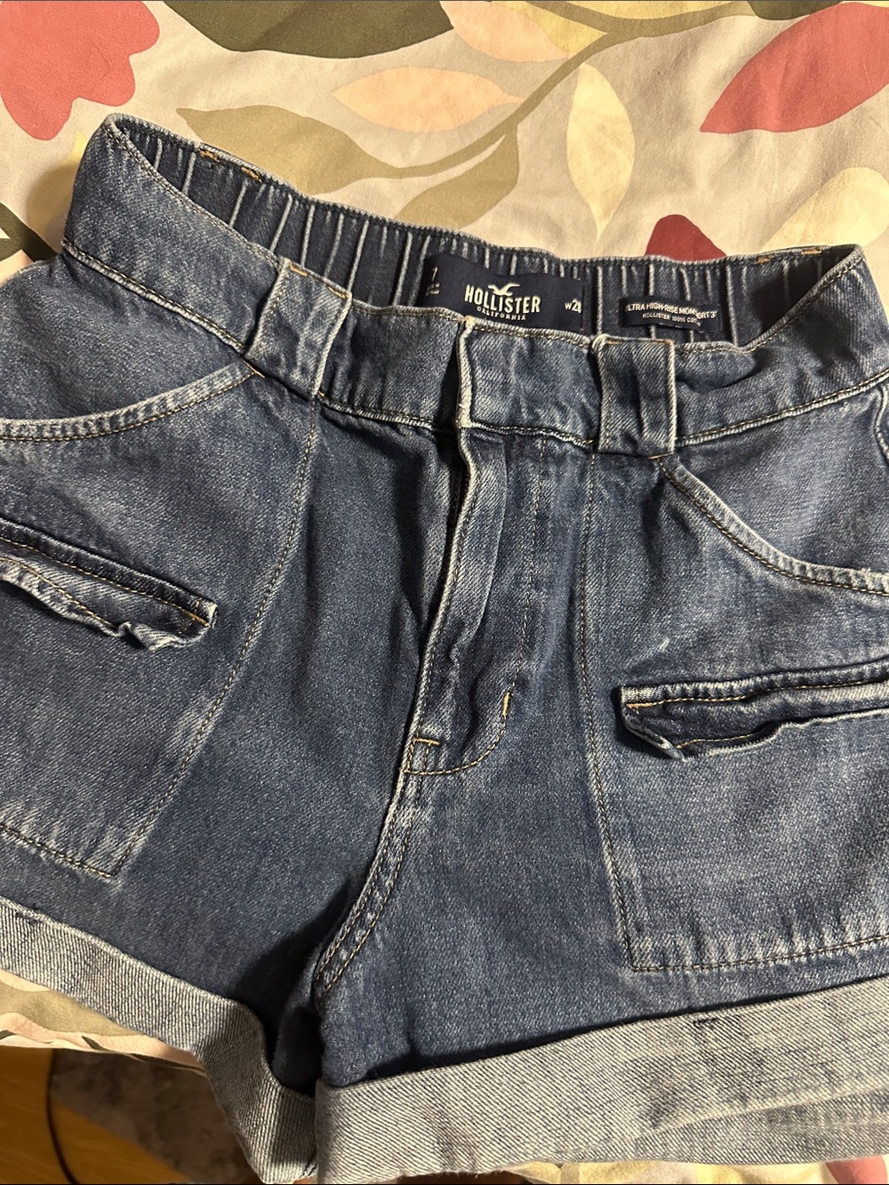 Ultra high Rise Mom Short 3 Hollister Medium Blue Rolled-Hem Denim100% cotton